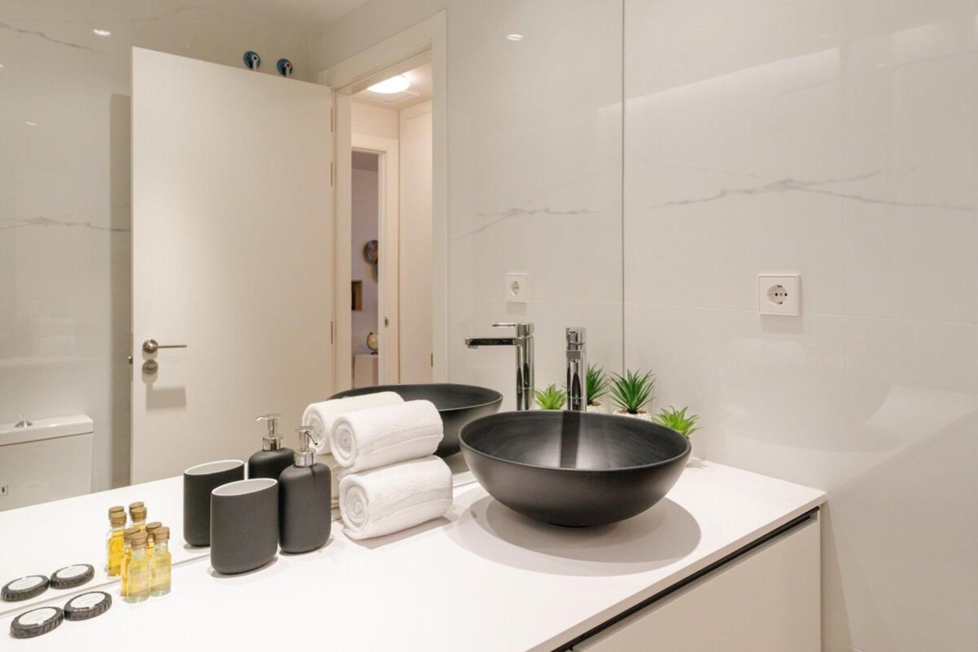 Chic 1bd Flat Wsauna & Balcony Tetuan Madrid!