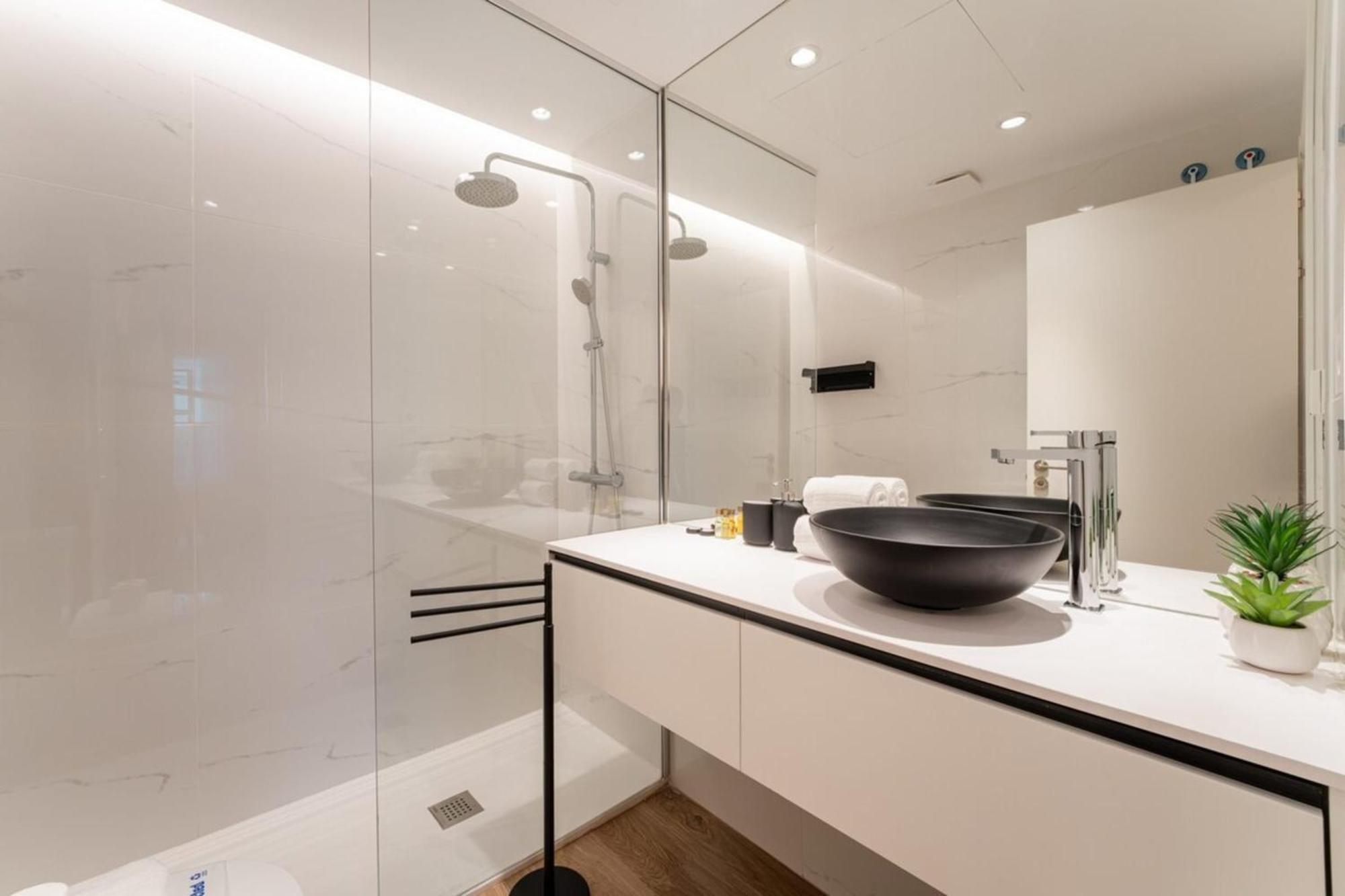 Chic 1bd Flat Wsauna & Balcony Tetuan Madrid!
